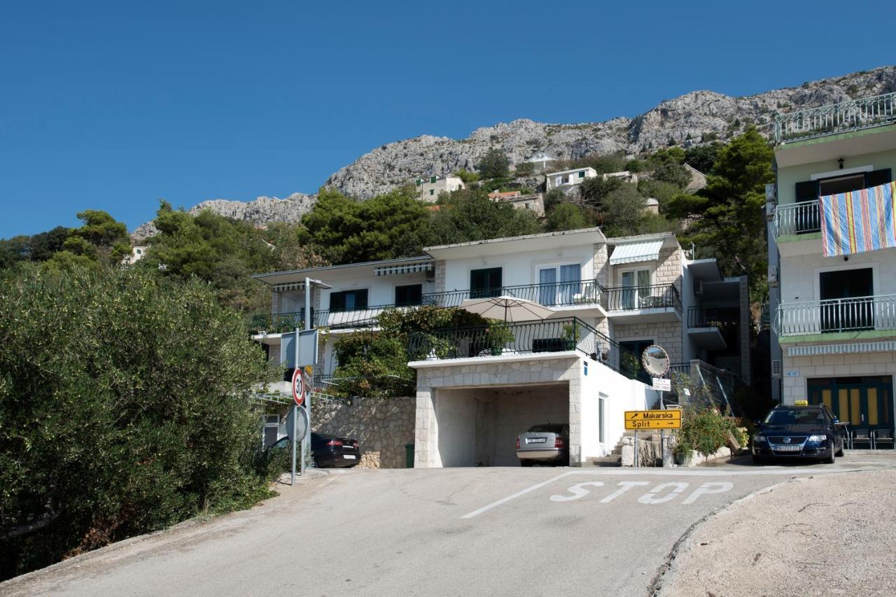 Apartments With A Parking Space Brela, Makarska - 16603 Exterior foto