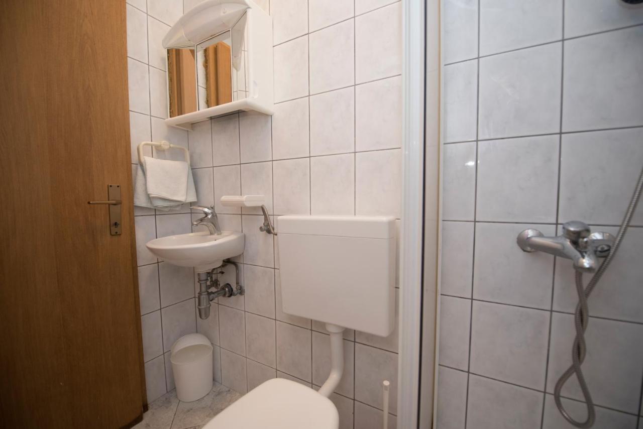 Apartments With A Parking Space Brela, Makarska - 16603 Exterior foto