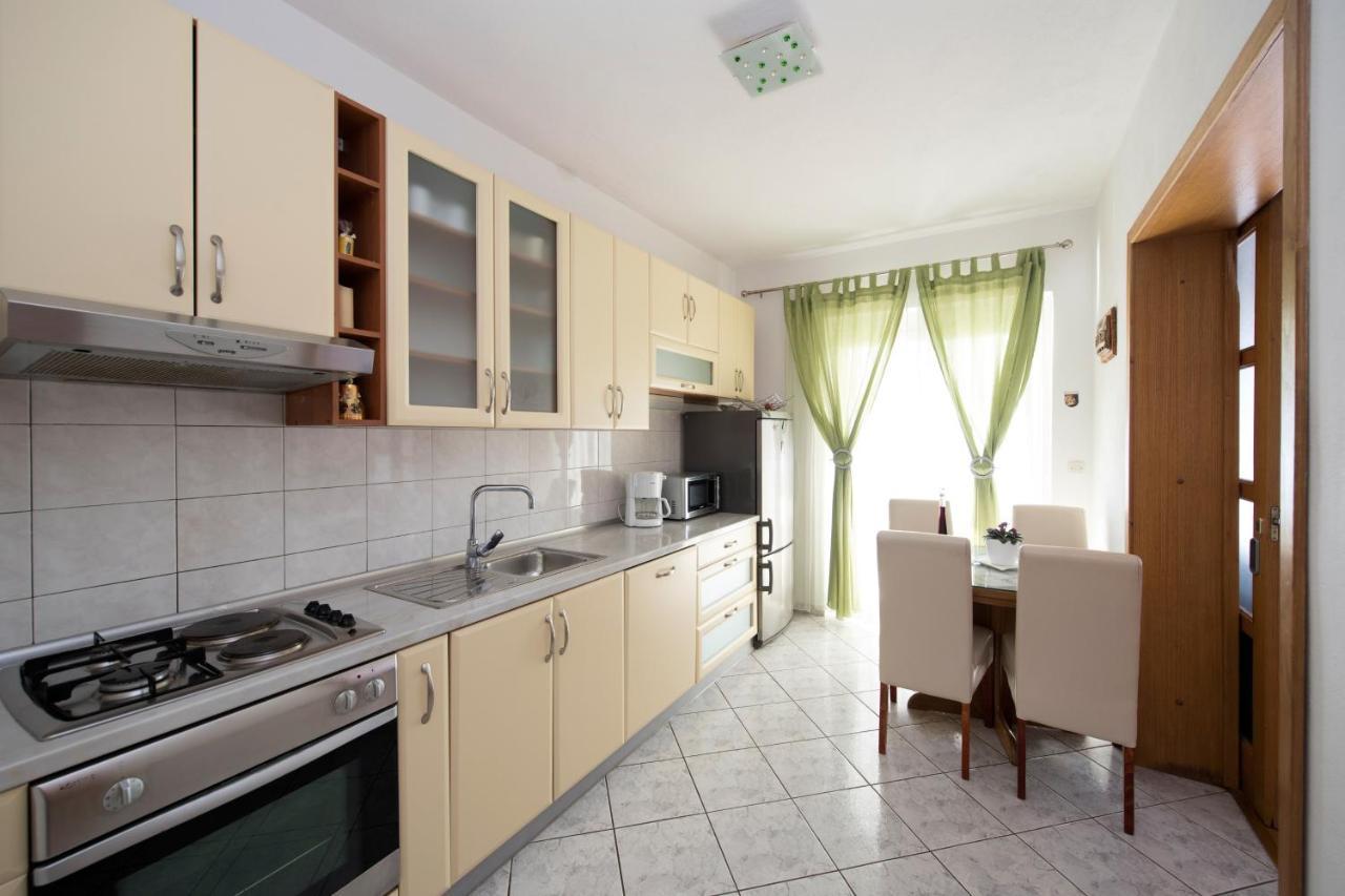 Apartments With A Parking Space Brela, Makarska - 16603 Exterior foto